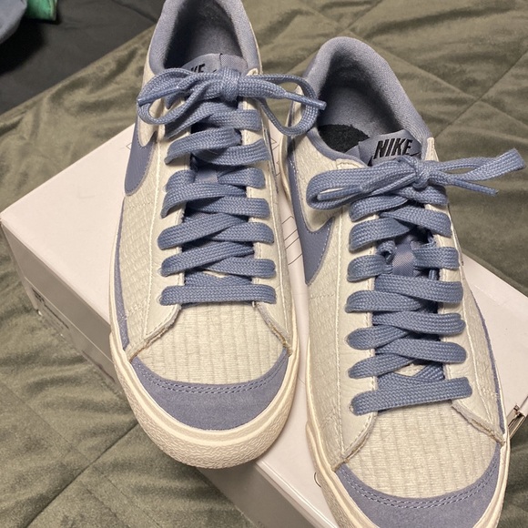 Custom Nike - Picture 3 of 4